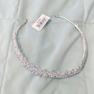 Layered leaf curved tiara